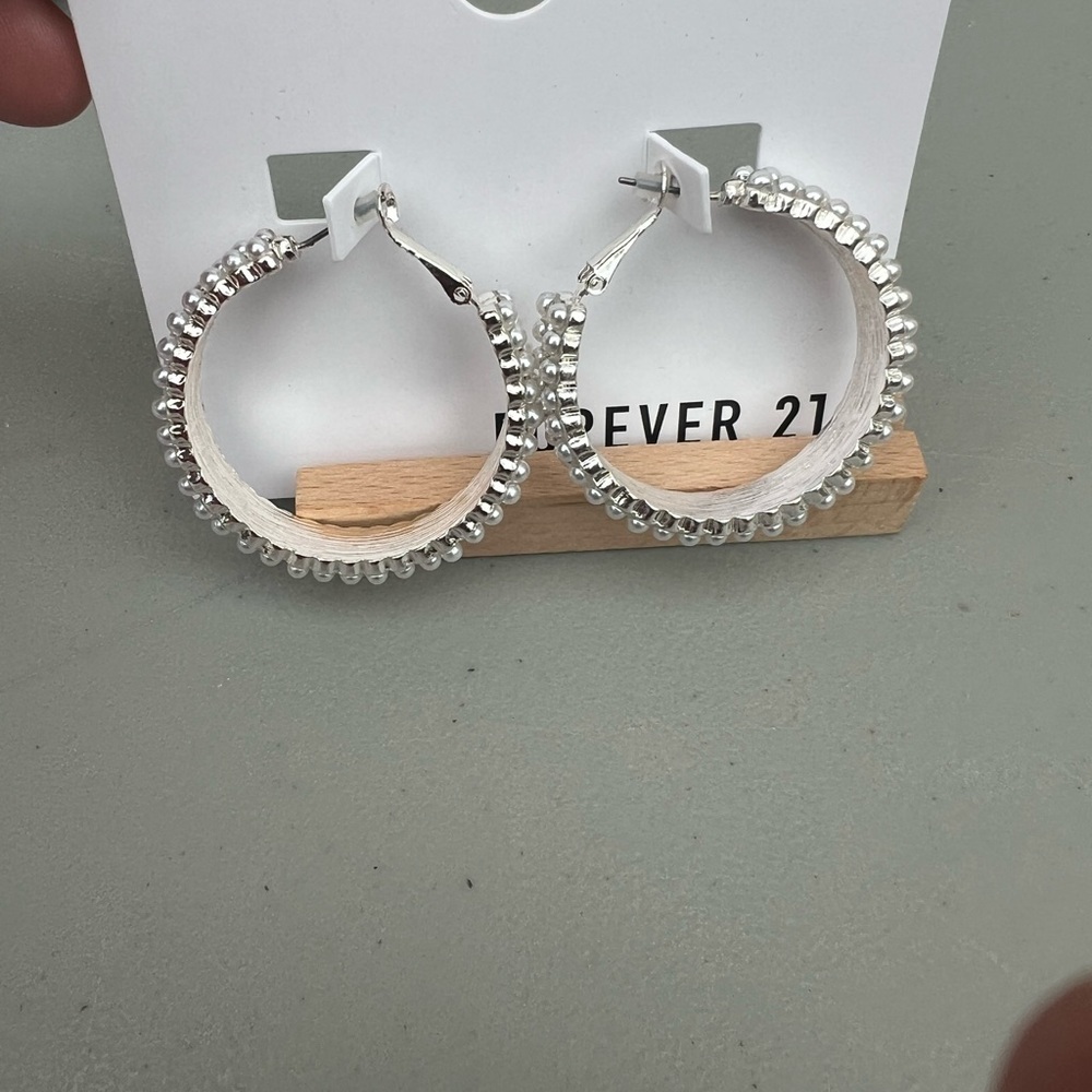Forever 21 Elegant Silver & Pearl Earrings – NWT